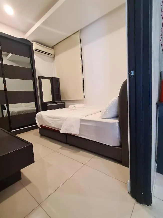 Palazio Mount Austin Modern Stylish 3 Bedrooms Balcony Pool View High Floor By Gdragon Homestay Johor Bahru