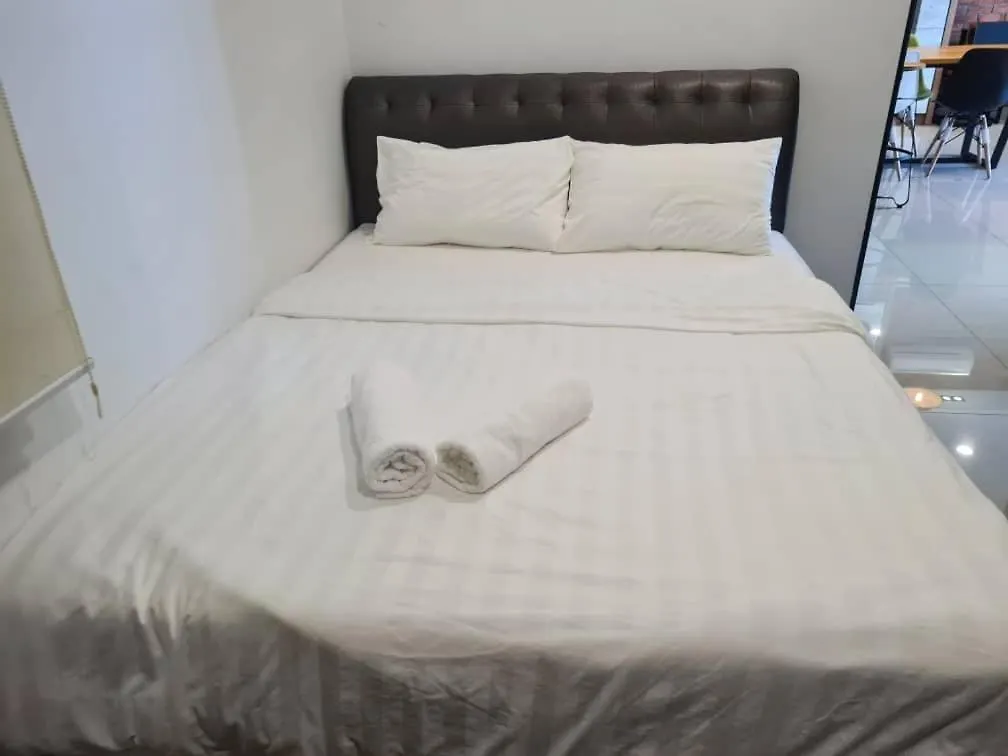 Lejlighed Palazio Mount Austin Modern Stylish 3 Bedrooms Balcony Pool View High Floor By Gdragon Homestay Johor Bahru
